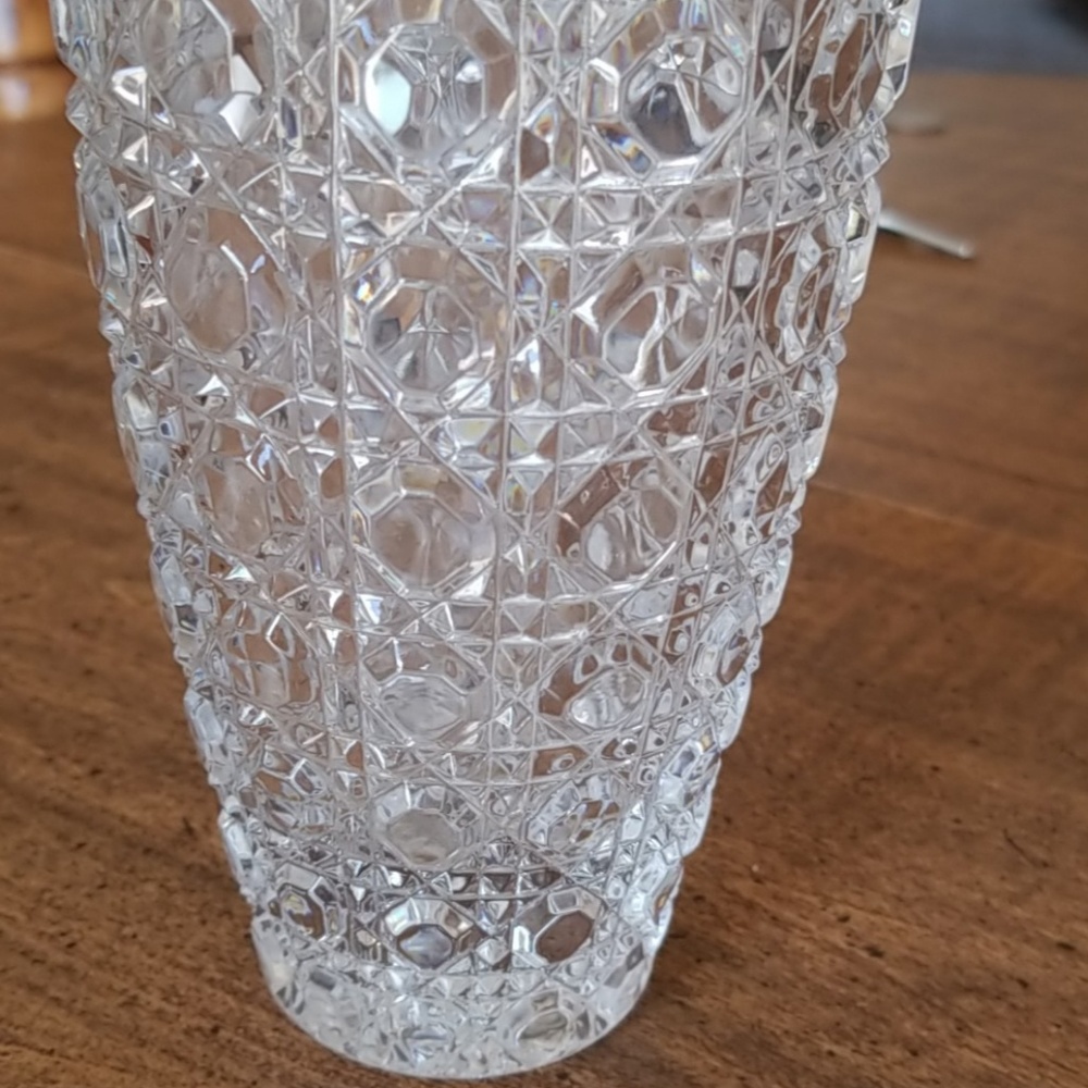 Lead crystal vase 9 inches tall no chips